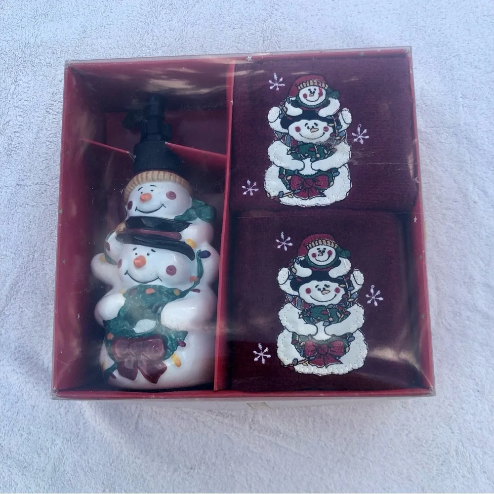 Christmas Snowman Gift Set Lotion Pump Fingertip Towels New in box